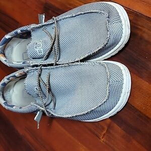 Mens size 9 hey dude